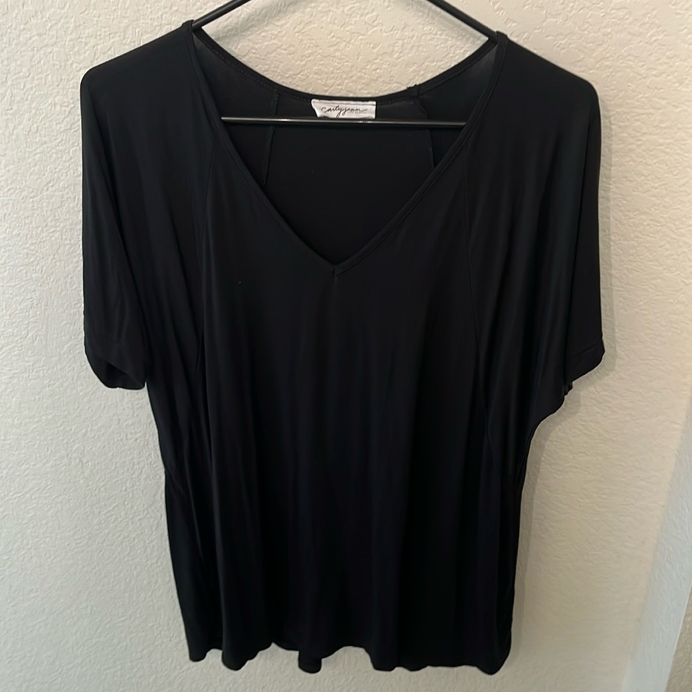 Carly Jean Los Angeles Black Short Sleeve Tee